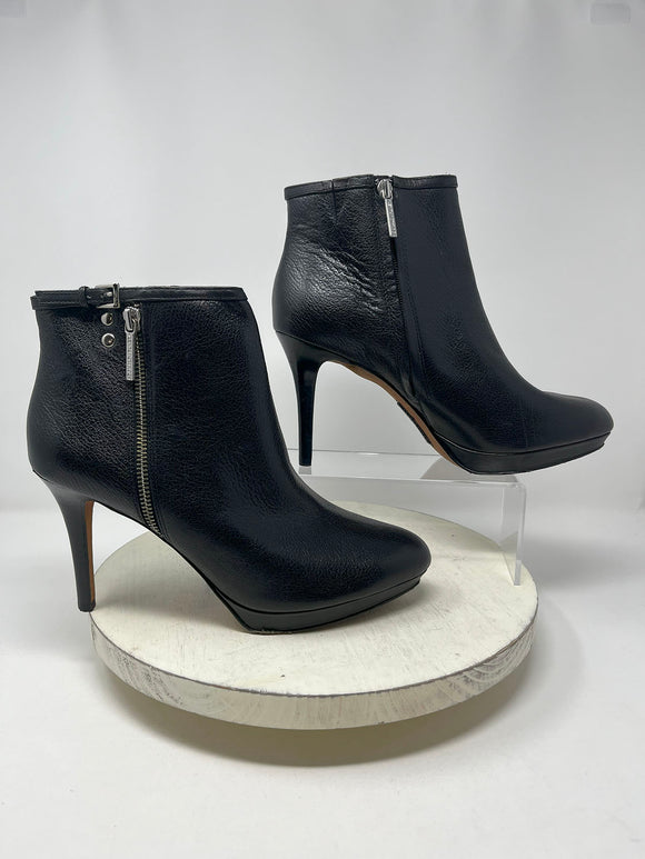 Donald J Pliner Size 9.5 Black Pebbled Leather Booties