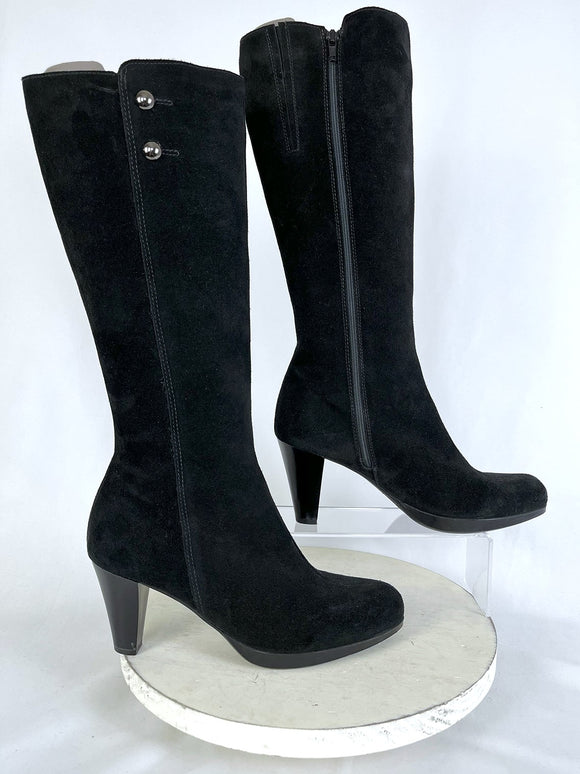 La Canadienne Size 8 Black Suede Buttons Boots