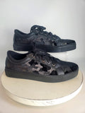 The Flexx Size 9 (40.5) Black & Bronze Camoflage Sneakers