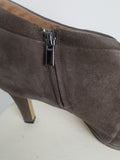 Clarks Size 10 Taupe Heeled Shooties