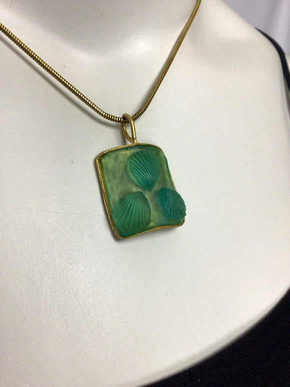 Green & Gold Seashell Pendant Necklace