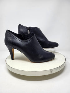 Vince Camuto Size 9W Black Shooties