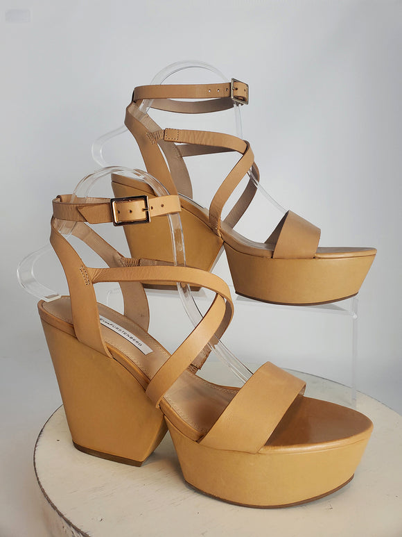 Diane Von Furstenberg Size 8.5 Beige Strappy Platform Sandals NWOB