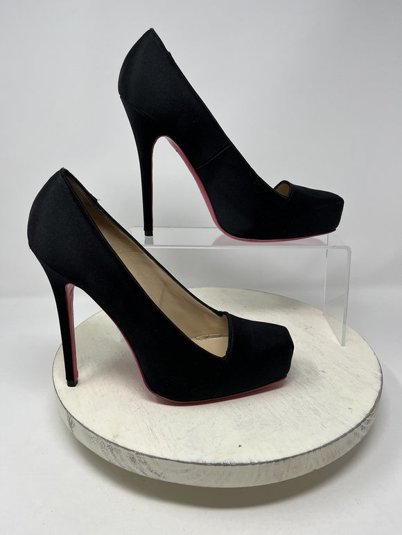 Alexander McQueen Size 9.5/10 (40) Black Satin Heels